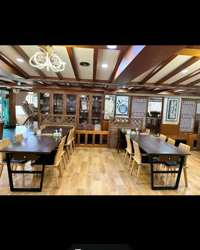 넓고 깔끔한 내부