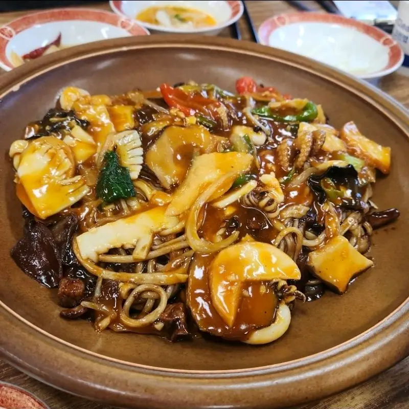 해물이 듬뿍 들어간 쟁반짜장