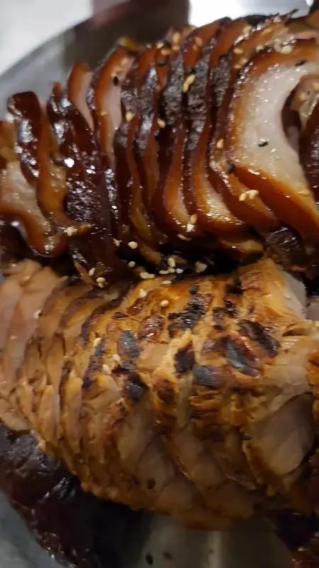 윤기가 좔좔 흐르는 족발