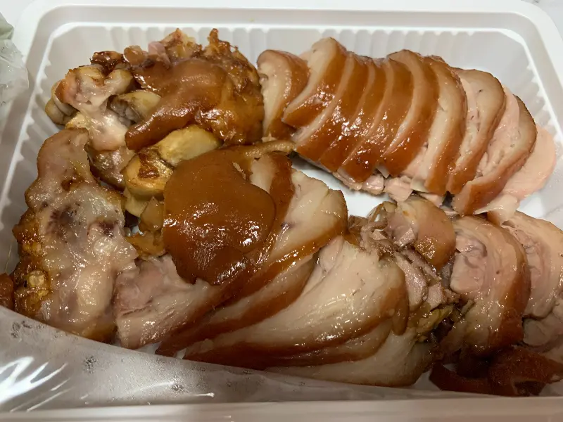 윤기가 흐르는 족발