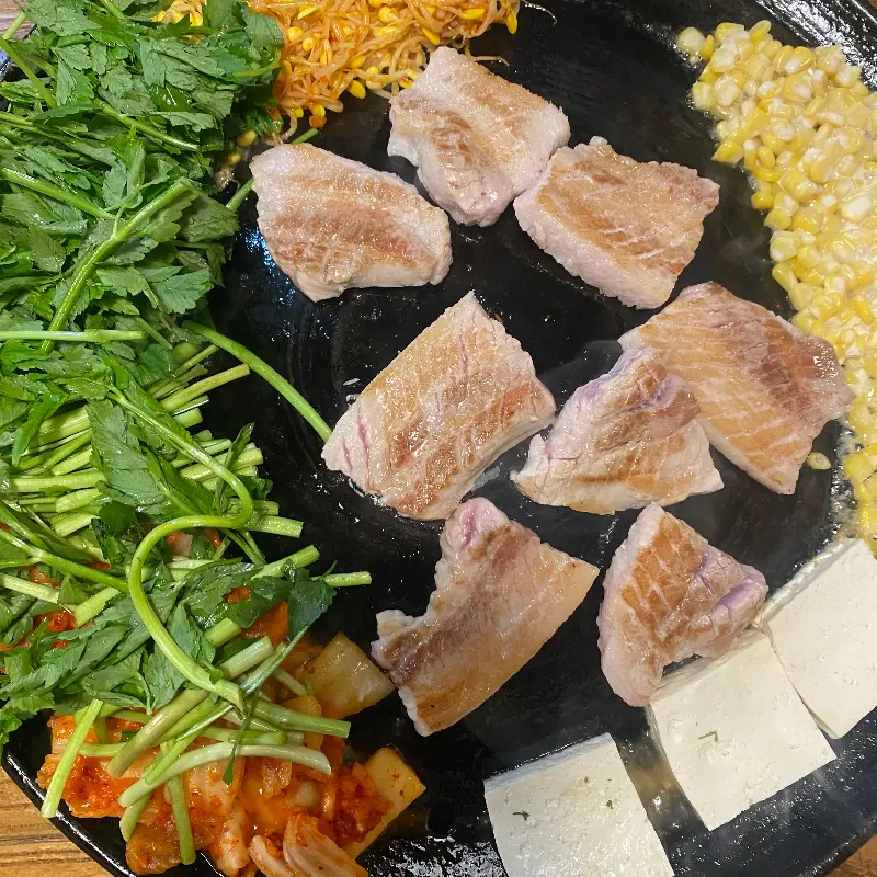 맛있게 익은 삼겹살