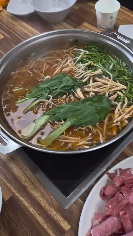 싱싱한 야채와 쫄깃한 칼국수 면