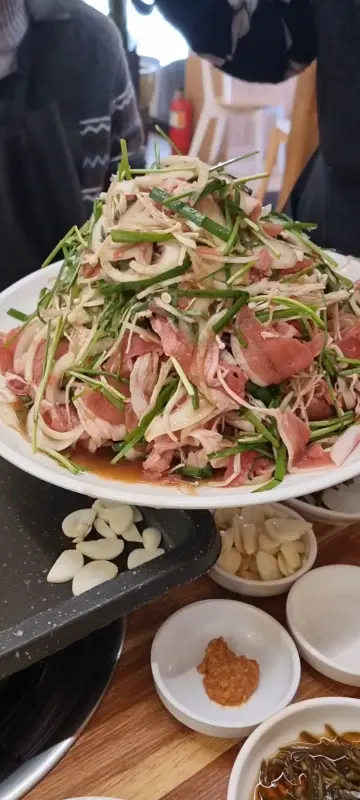 천연애 동래점의 푸짐한 오리 불고기