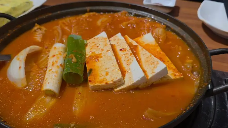 보글보글 끓는 김치찌개