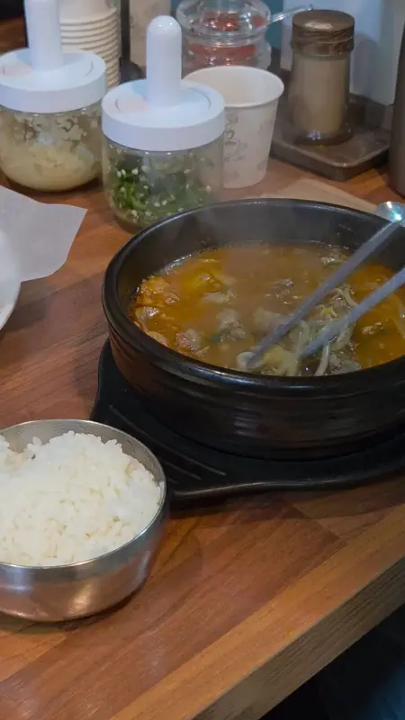 푸짐한 한우국밥 한 상 차림