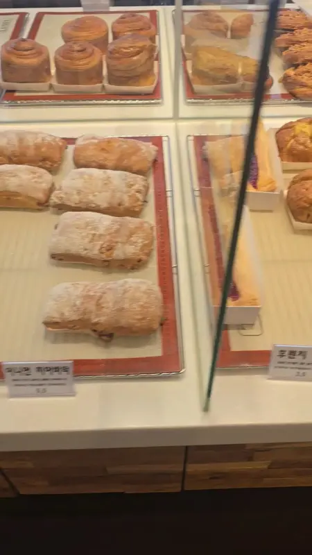 다양한 빵 종류