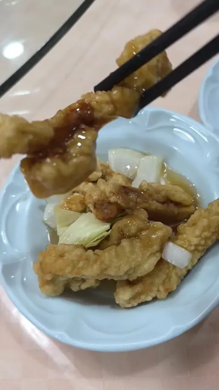 윤기가 좔좔 흐르는 탕수육