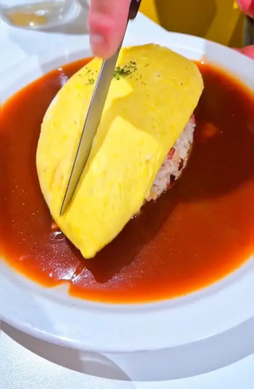 오믈렛 가르는 영상