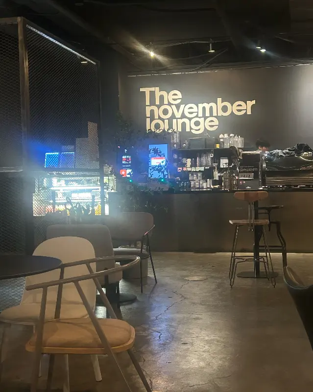 더 노벰버 라운지 내부