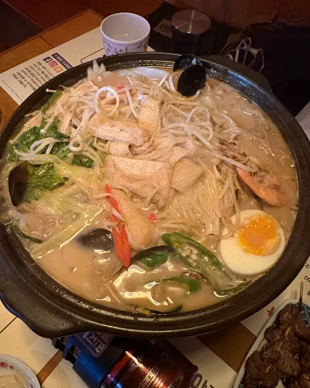 나가사키 짬뽕 나베의 모습. 해산물과 야채가 푸짐하게 들어간 모습이 먹음직스럽다.