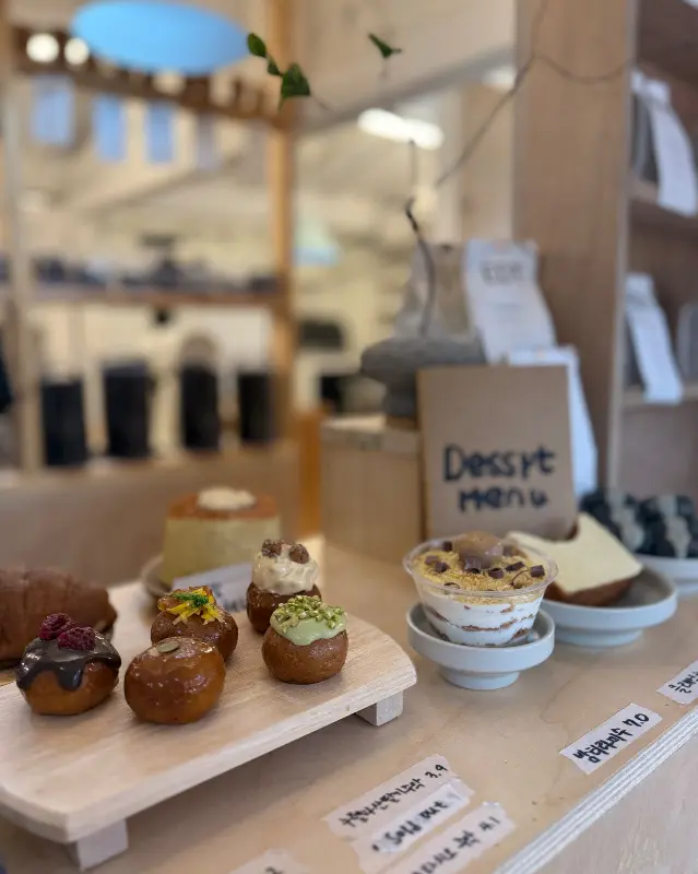 개성 주악의 모습. 겉은 쫀득하고 속은 촉촉한 전통 디저트이다.