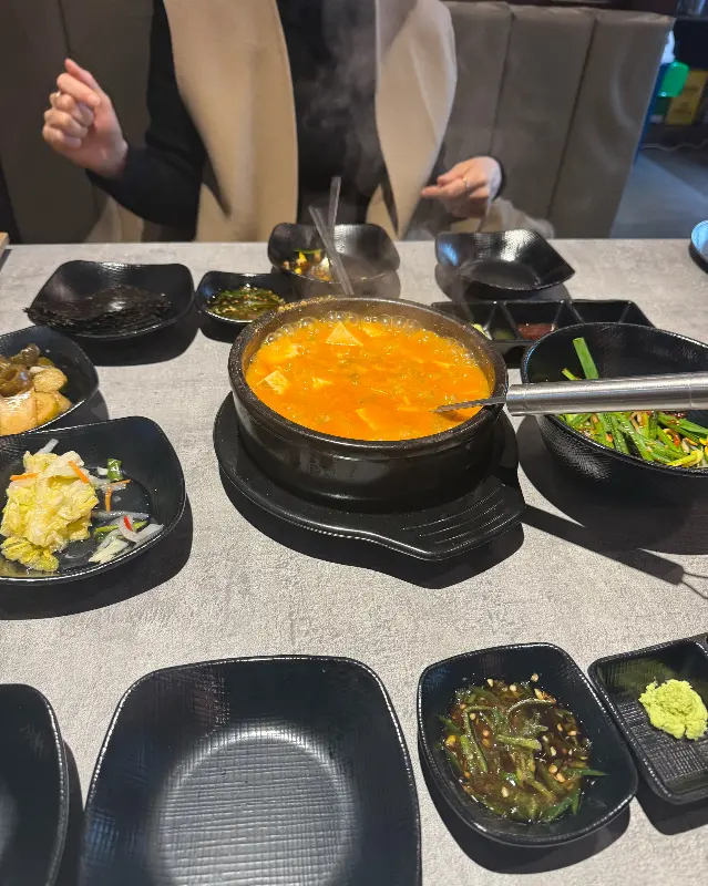 깔끔한 밑반찬 세팅