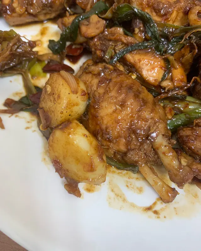 윤기가 흐르는 쪼림닭