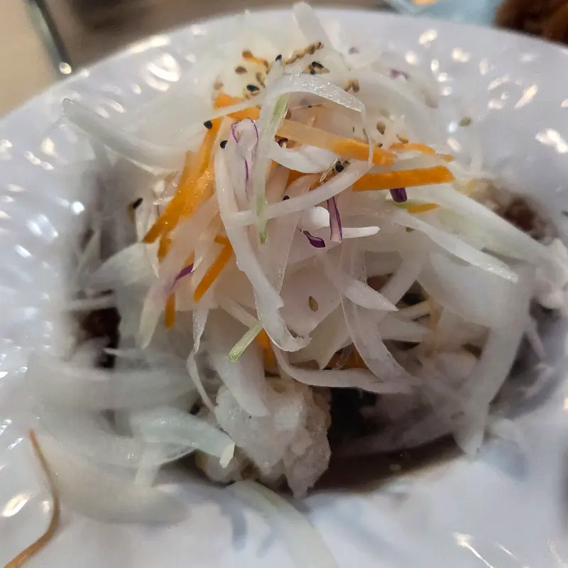 양파가 듬뿍 올려진 탕수육