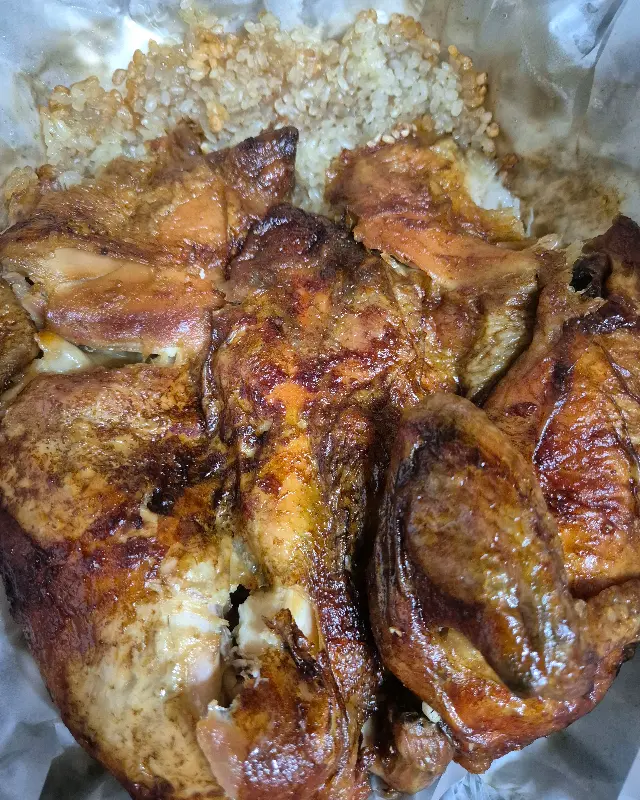 윤기가 자르르 흐르는 누룽지 통닭