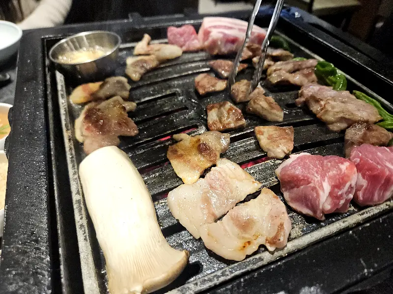 잘 구워진 고기