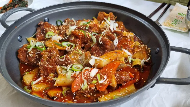 매콤달콤한 닭볶음탕