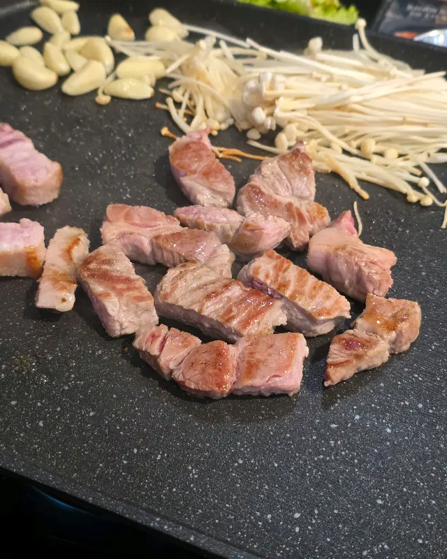 셀프바에서 직접 만들어 먹는 계란 후라이