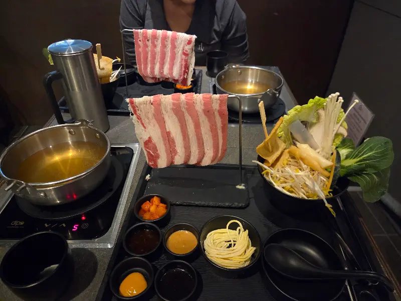 숲무에서의 따뜻한 한 끼