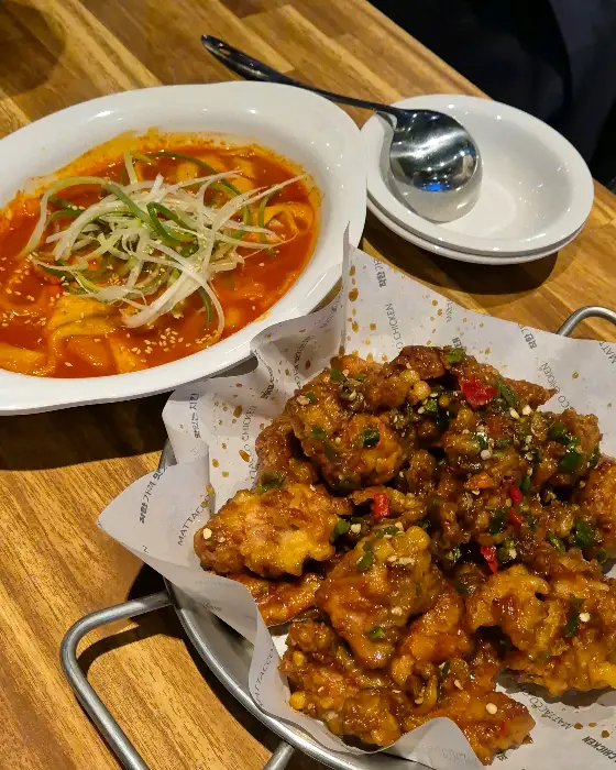 치킨과 떡볶이 세트