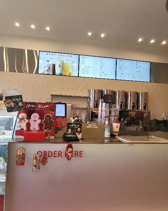 공차 카운터 모습, 메뉴판과 홍보물