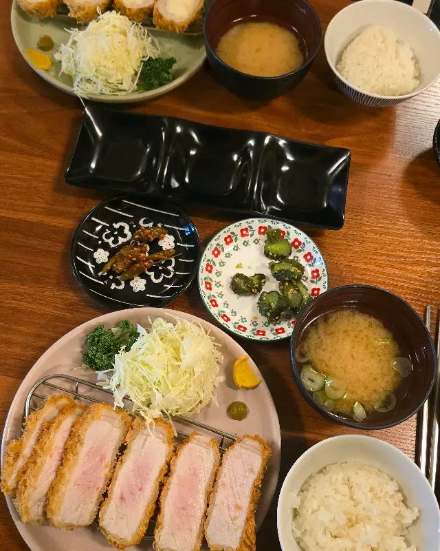 히레카츠와 우동 한상차림