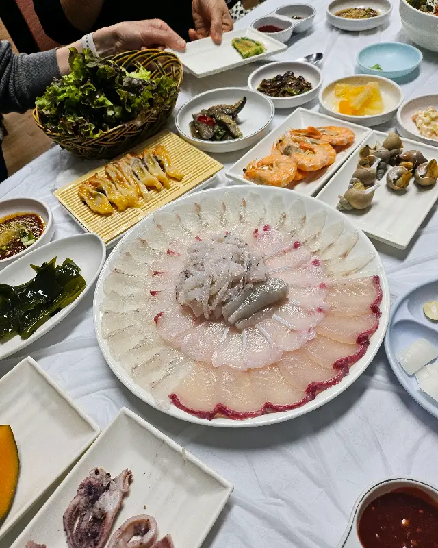 물회 한 상 차림