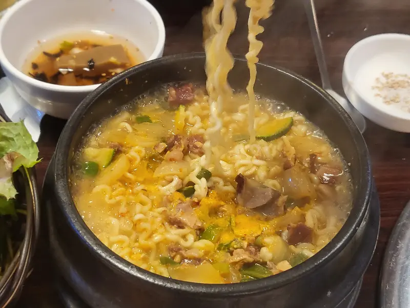 보글보글 끓고 있는 된장라면