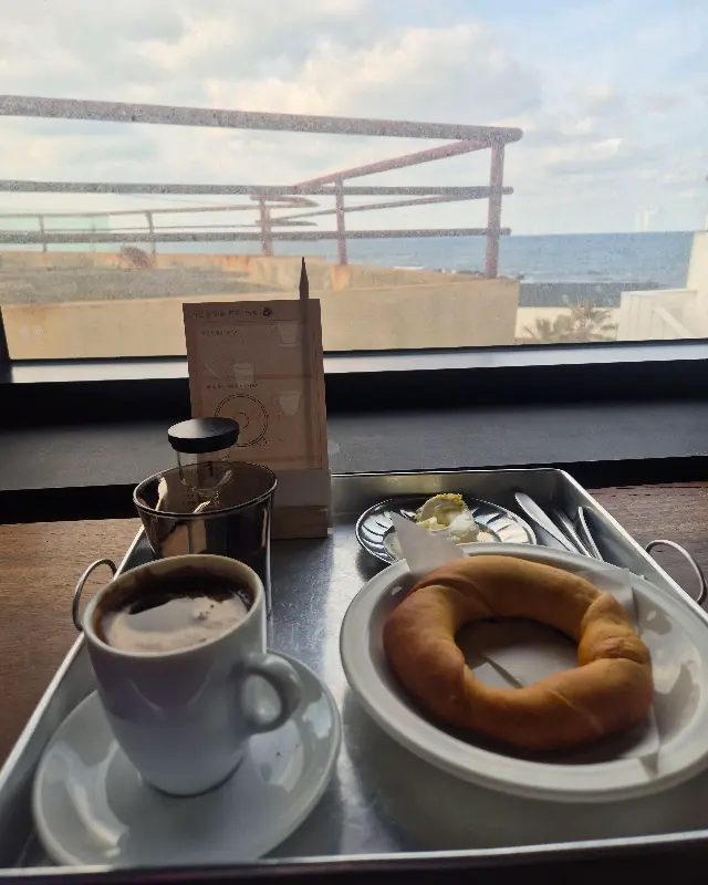 커피와 디저트, 그리고 협재 바다 뷰