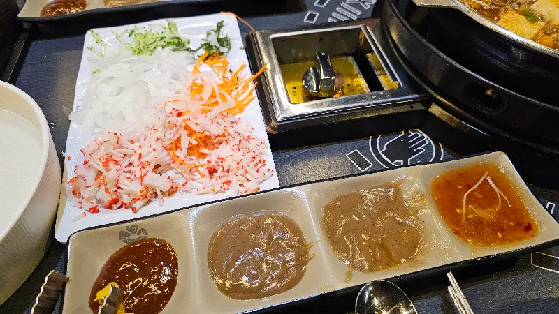 월남쌈 재료와 샤브샤브 소스