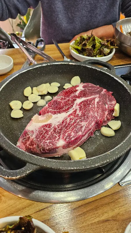 육즙 가득한 고기