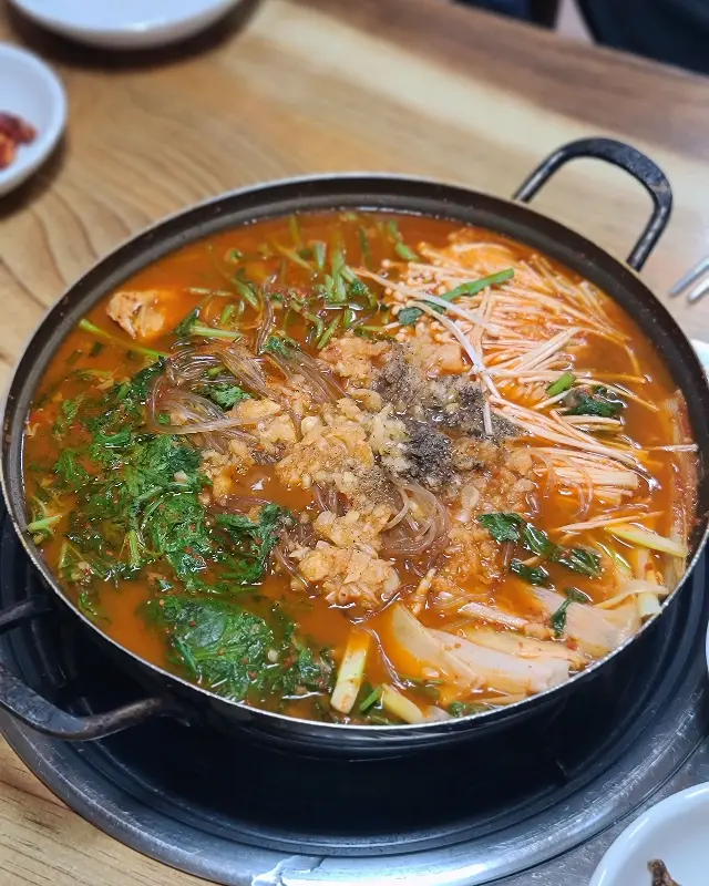 맛있게 끓고 있는 매운탕