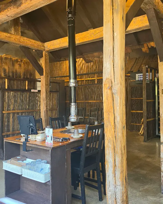 스무고개 내부 인테리어