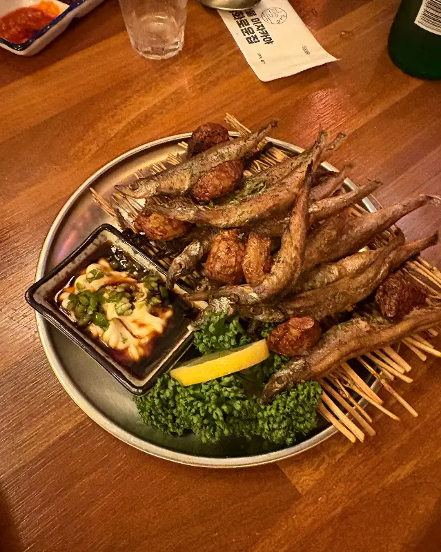 노릇노릇 구워진 시샤모 구이의 모습