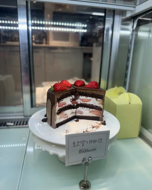 초코 딸기 케이크