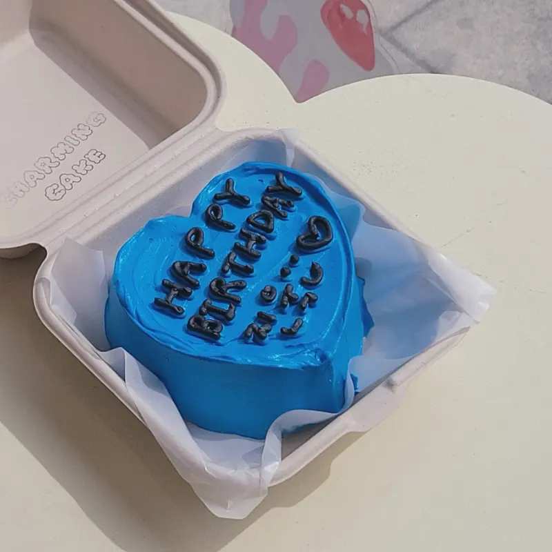 하트 모양이 인상적인 케이크