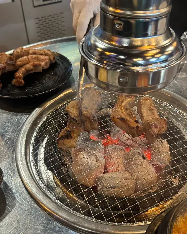 숯불에 구워진 쪽갈비