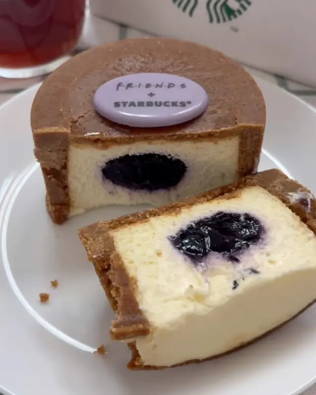 프렌즈 블루베리 요거트 샌드 케이크 단면
