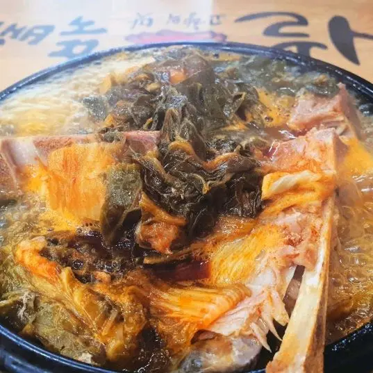 보글보글 끓는 뼈해장국