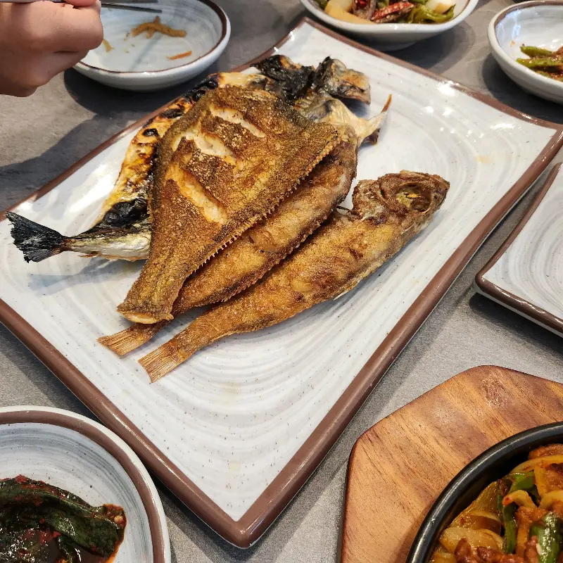 다양한 종류의 생선구이