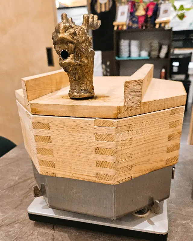 석홍란 내부 장식