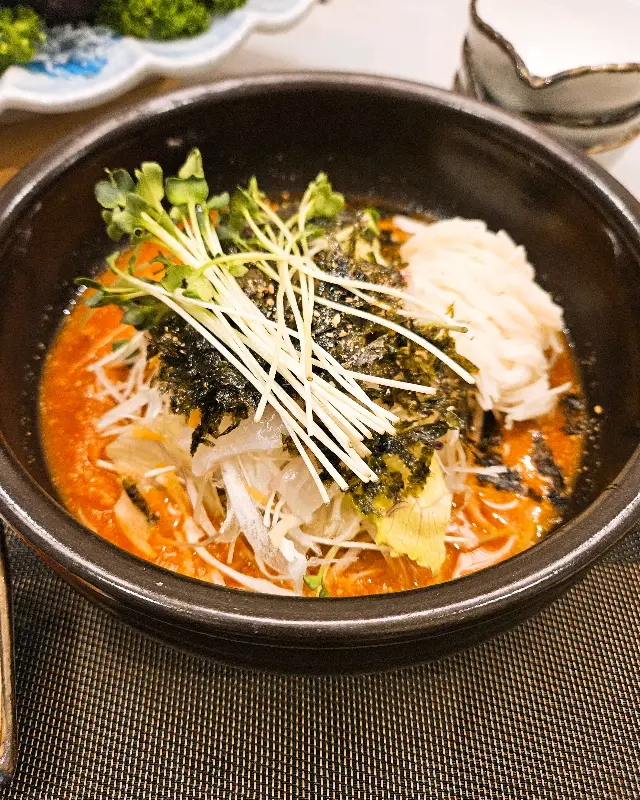 석홍란 내부 장식