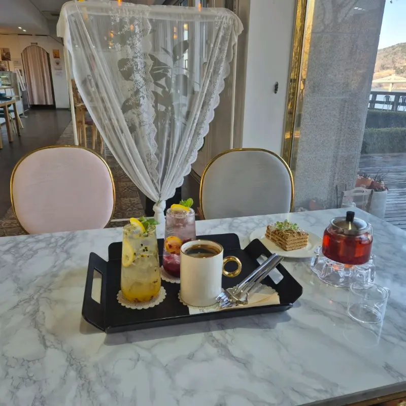 딸기크림라떼와 디저트