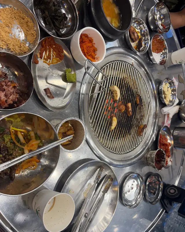 푸짐하게 차려진 상차림