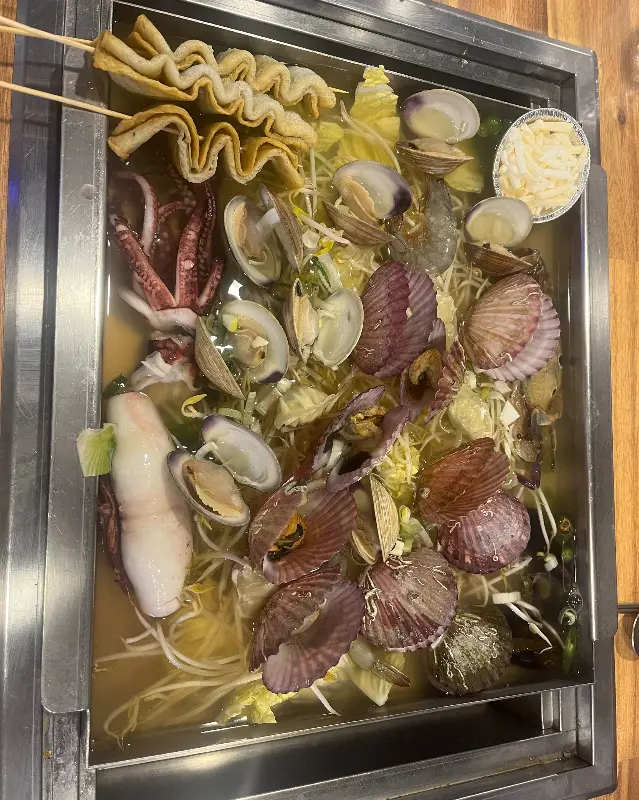 시원한 국물에 끓여 먹는 칼국수 사리