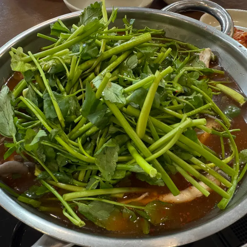 미나리가 듬뿍 들어간 샤브샤브