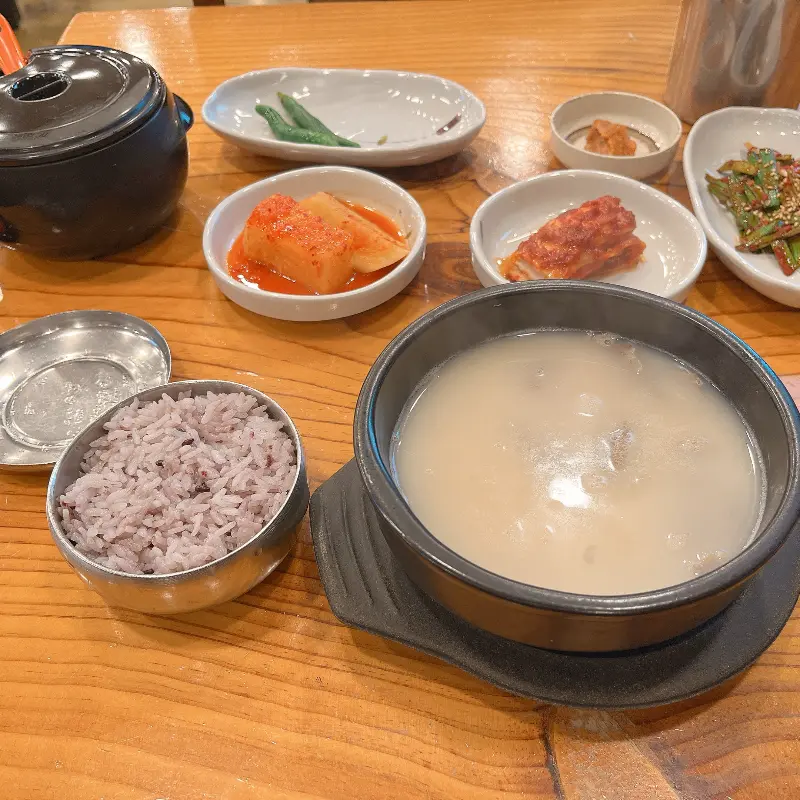 깔끔한 매장 내부