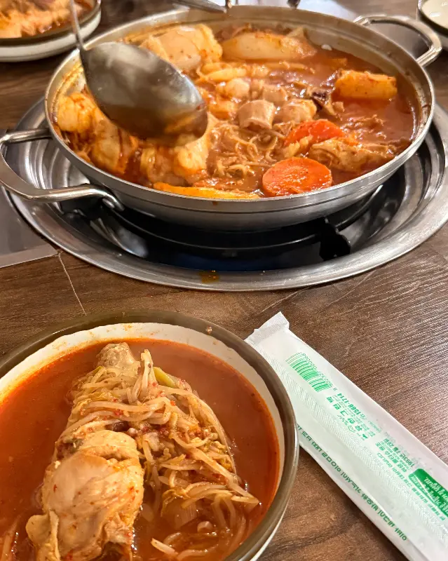 닭볶음탕과 앞접시
