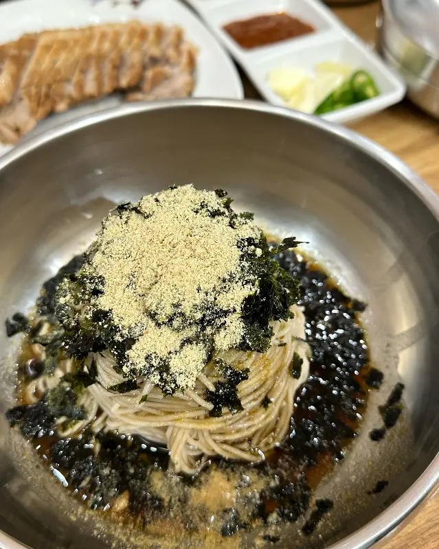 들기름 막국수의 아름다운 자태