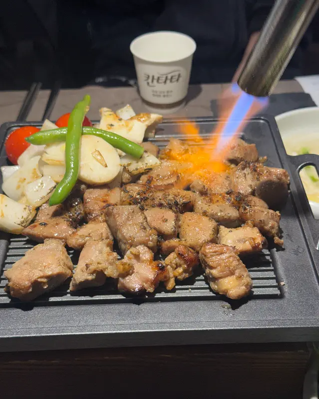 토치로 불맛을 입히는 육미안의 안창살